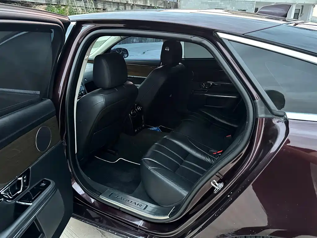 Jaguar XJ — фото 5