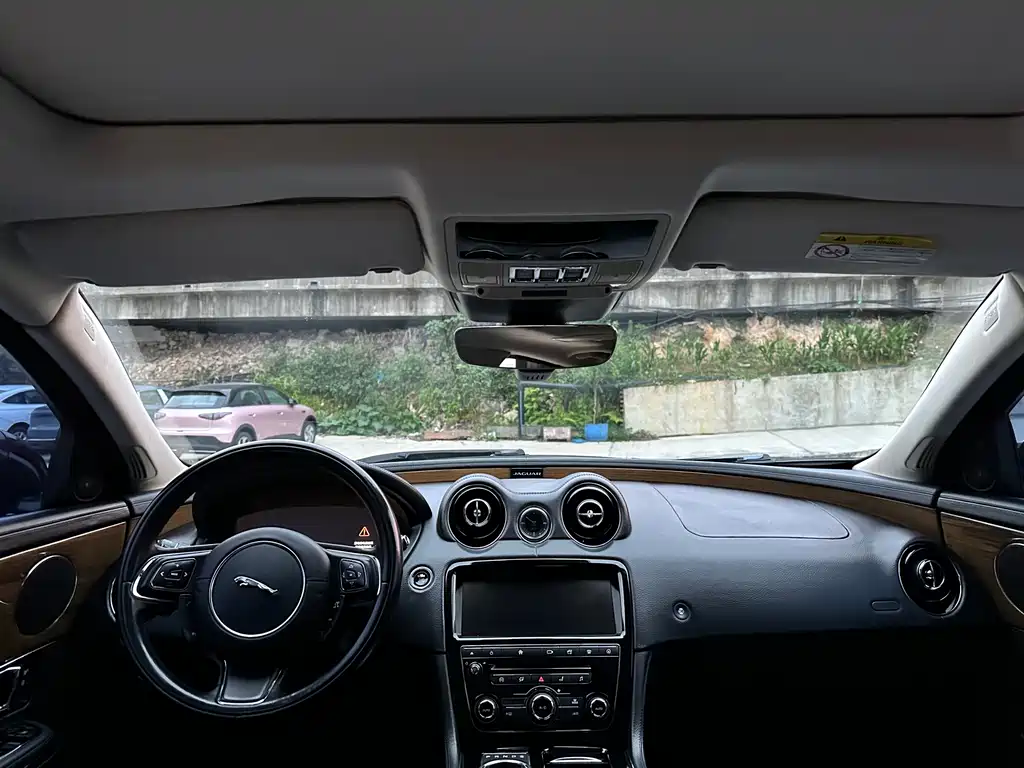 Jaguar XJ — фото 6