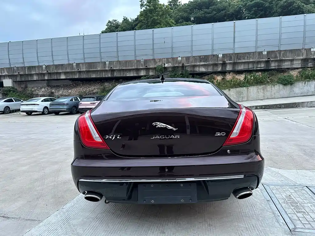 Jaguar XJ — фото 8