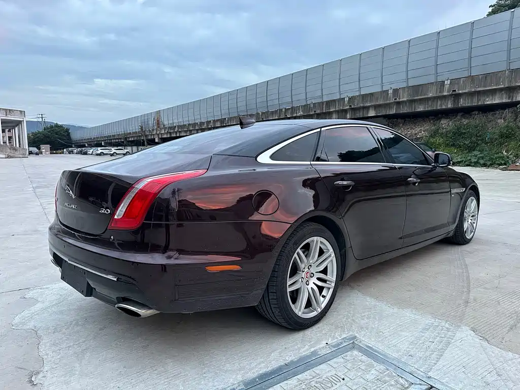 Jaguar XJ — фото 9