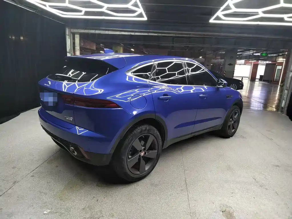 Jaguar E-PACE — фото 9