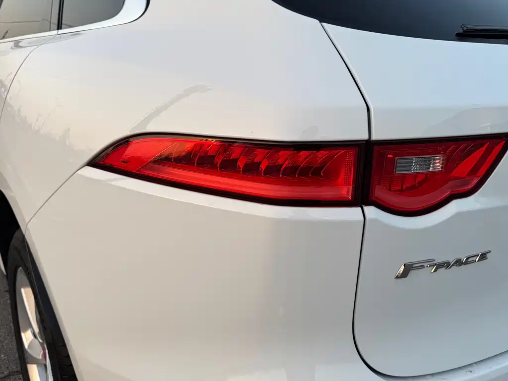 Jaguar F-PACE — фото 6