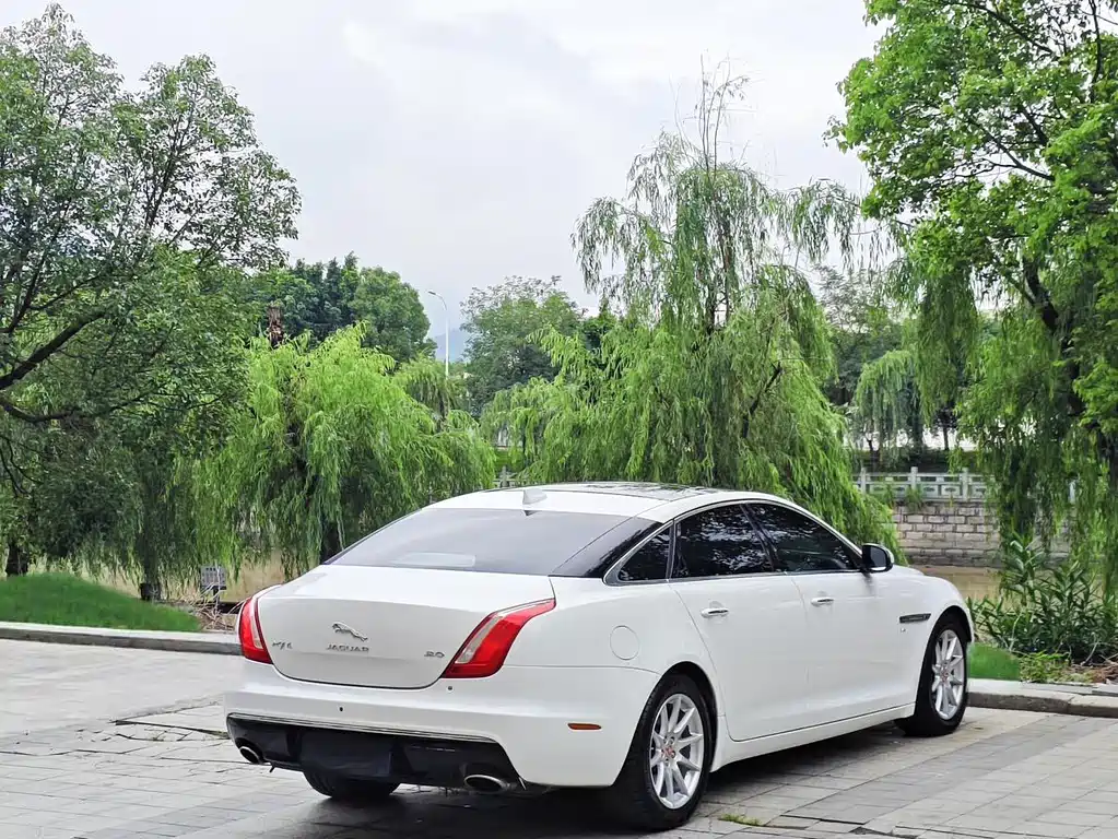 Jaguar XJ — фото 3