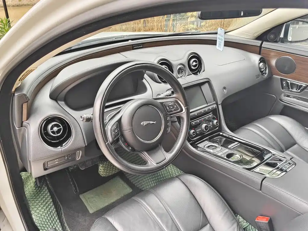 Jaguar XJ — фото 8