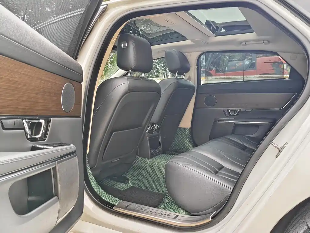 Jaguar XJ — фото 9