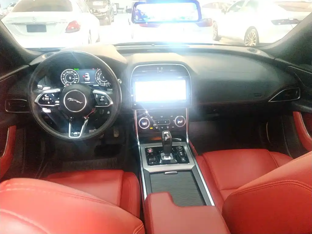 Jaguar XEL — фото 10