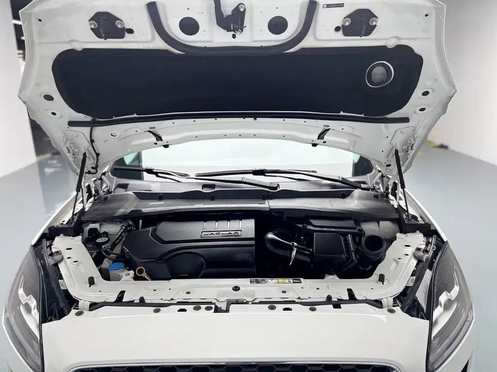 Jaguar E-PACE — фото 2