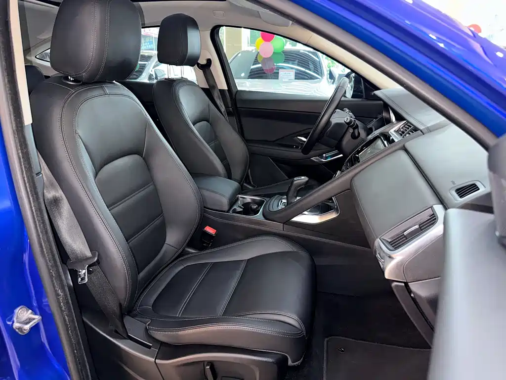 Jaguar E-PACE — фото 13