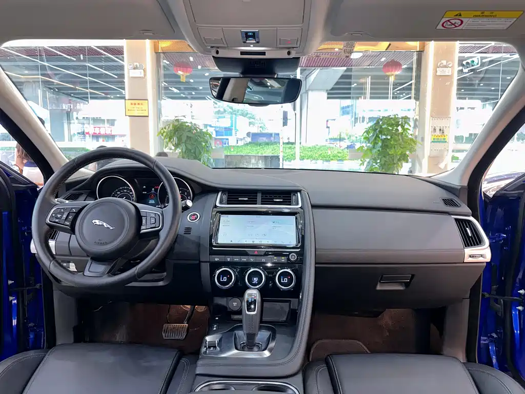 Jaguar E-PACE — фото 14