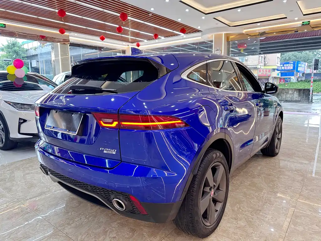 Jaguar E-PACE — фото 4