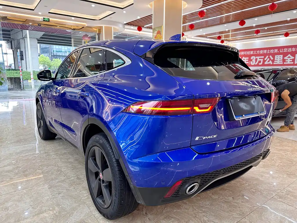 Jaguar E-PACE — фото 6