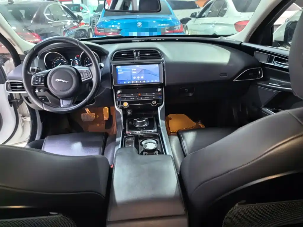 Jaguar XEL — фото 10