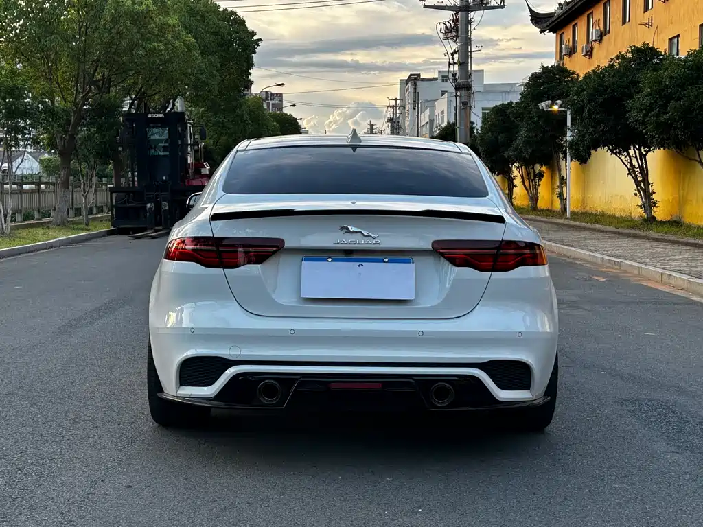 Jaguar XEL — фото 20