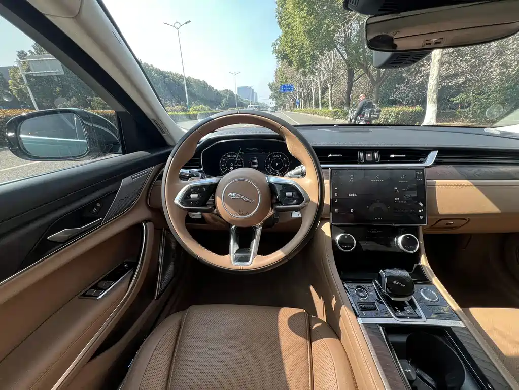 Jaguar XFL — фото 10