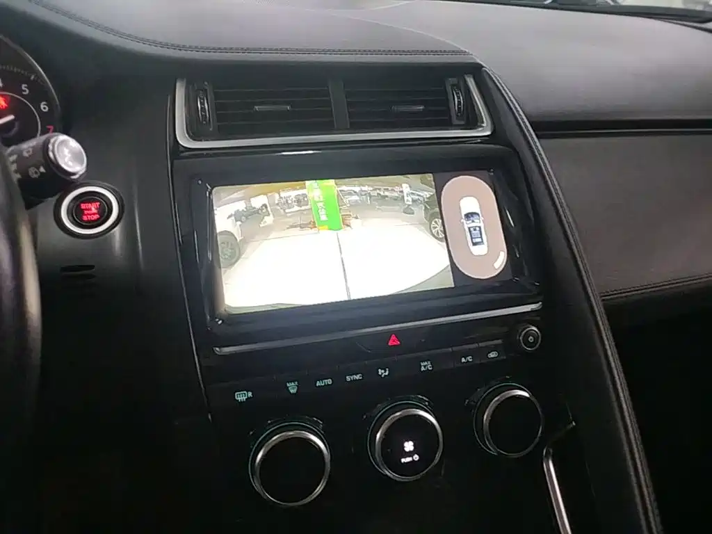 Jaguar E-PACE — фото 13