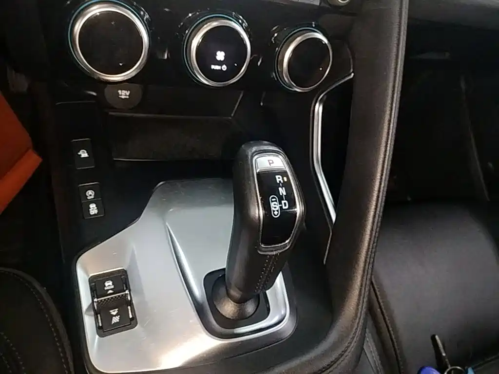 Jaguar E-PACE — фото 14