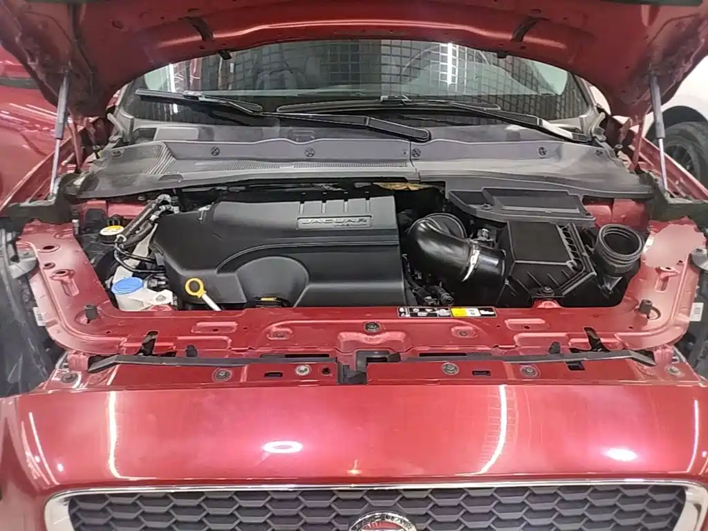 Jaguar E-PACE — фото 20