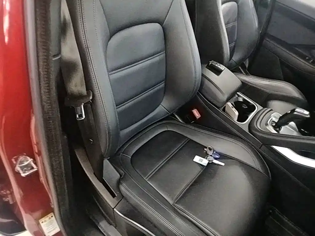 Jaguar E-PACE — фото 25