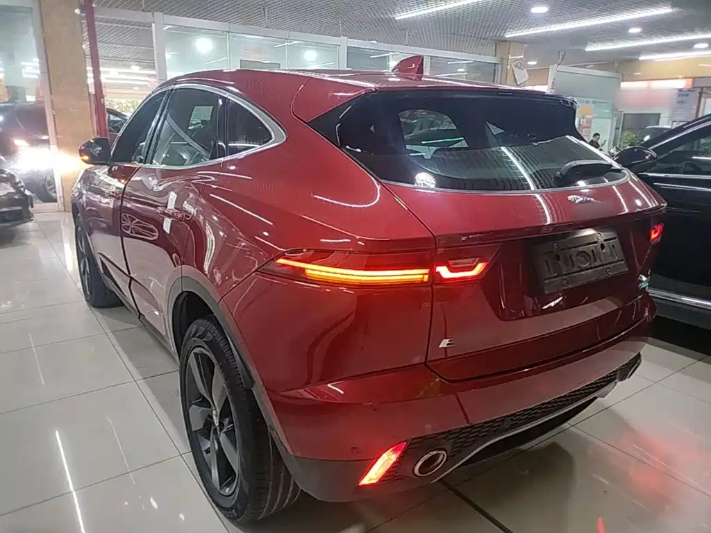 Jaguar E-PACE — фото 5
