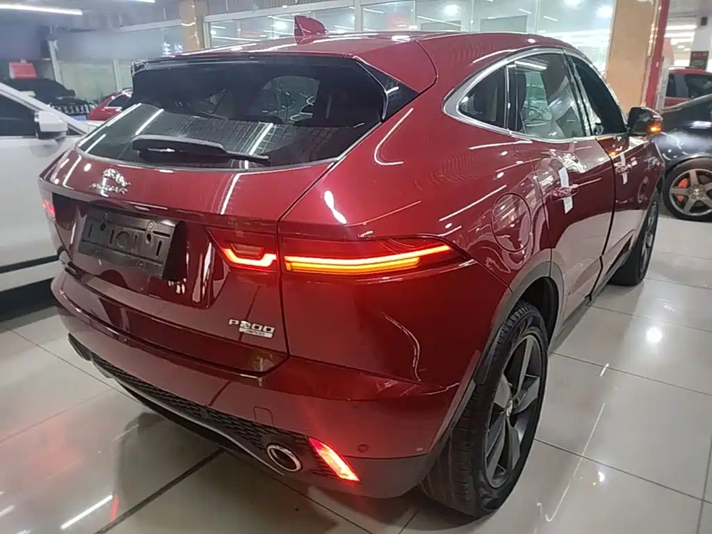 Jaguar E-PACE — фото 7