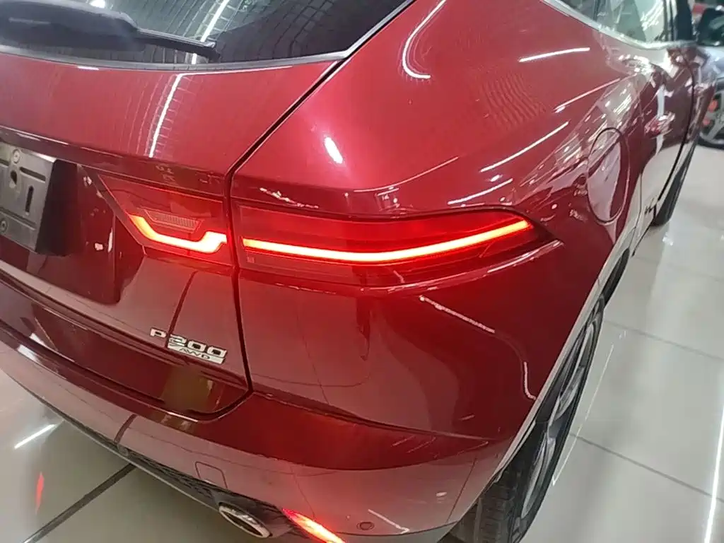 Jaguar E-PACE — фото 8