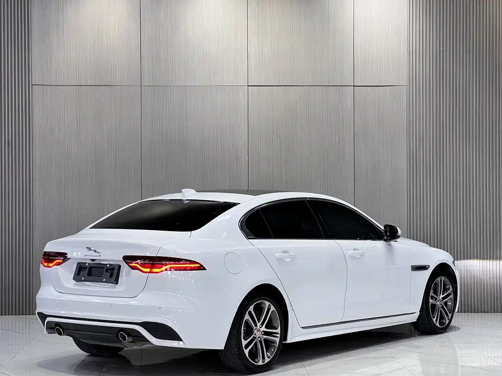 Jaguar XEL — фото 11