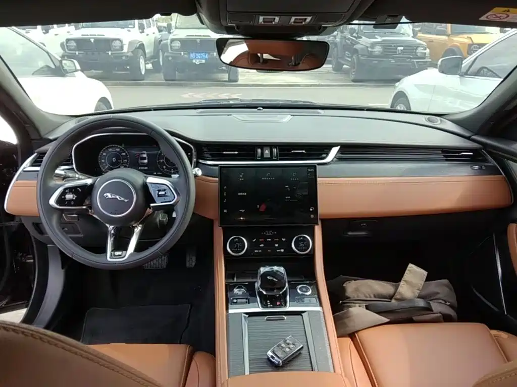 Jaguar XFL — фото 10