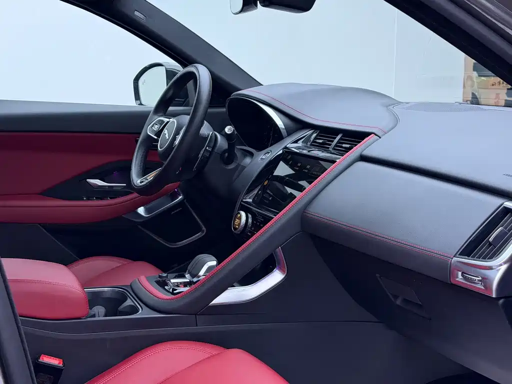Jaguar E-PACE — фото 23
