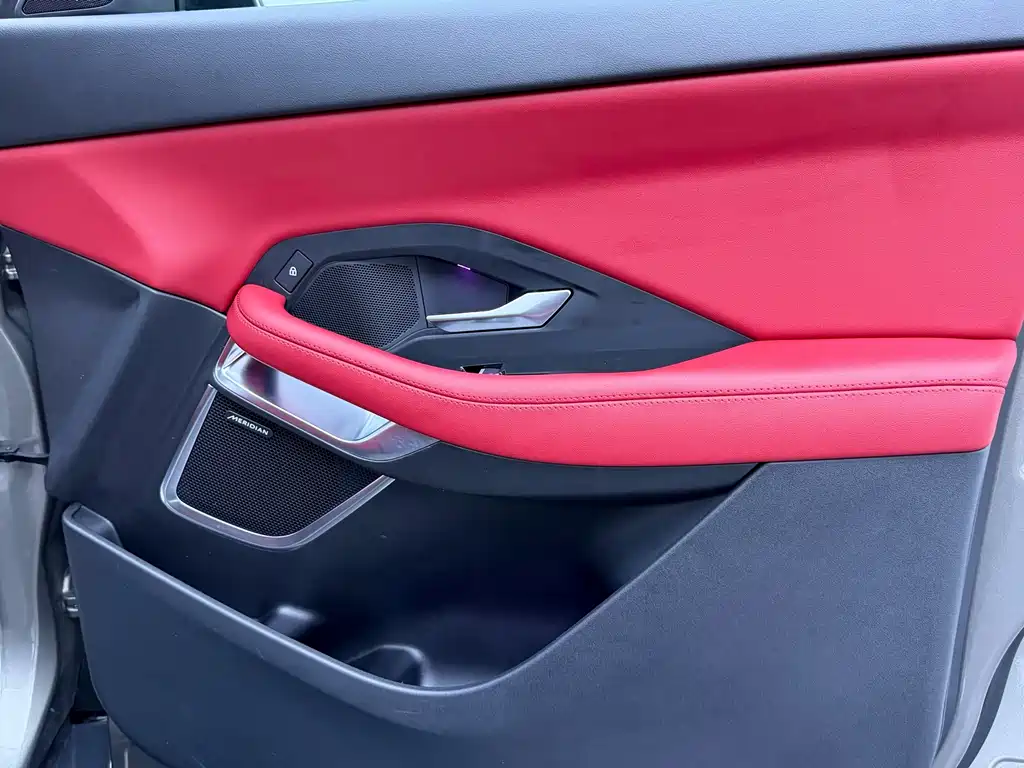 Jaguar E-PACE — фото 24