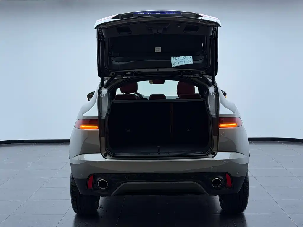 Jaguar E-PACE — фото 25