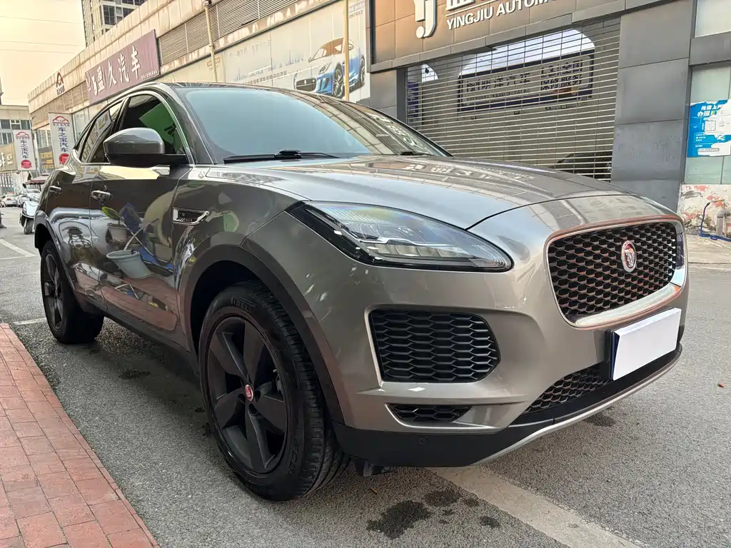 Jaguar E-PACE — фото 3