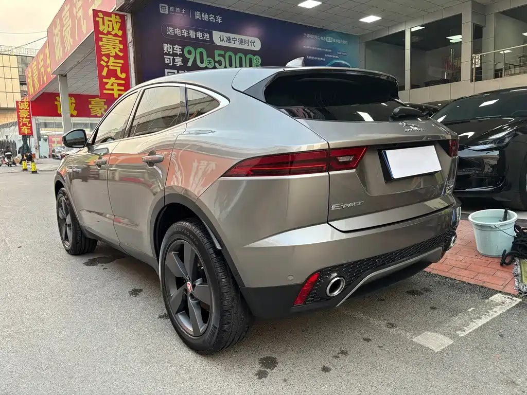Jaguar E-PACE — фото 6