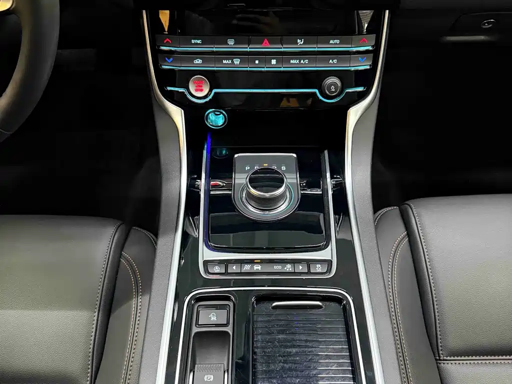 Jaguar XEL — фото 10