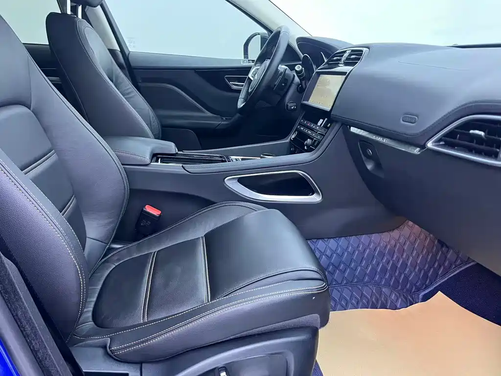 Jaguar F-PACE — фото 11