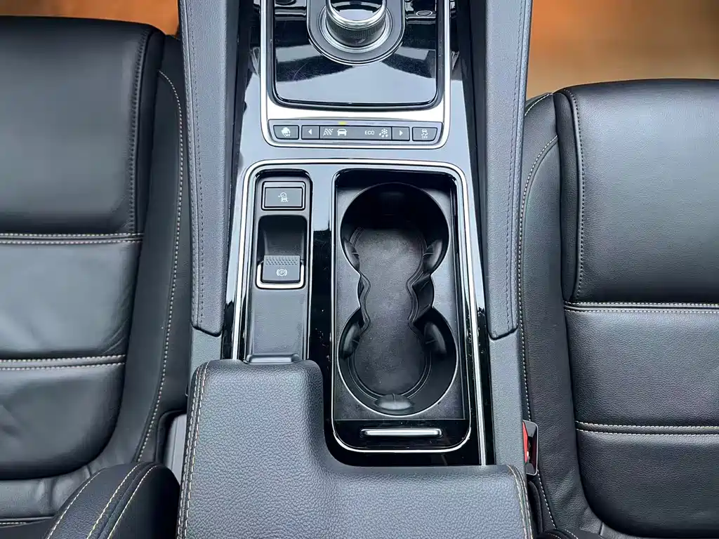 Jaguar F-PACE — фото 14