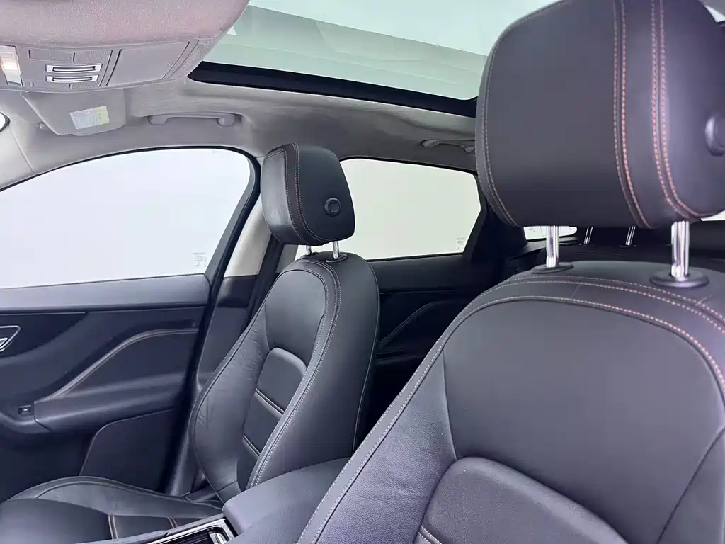 Jaguar F-PACE — фото 19