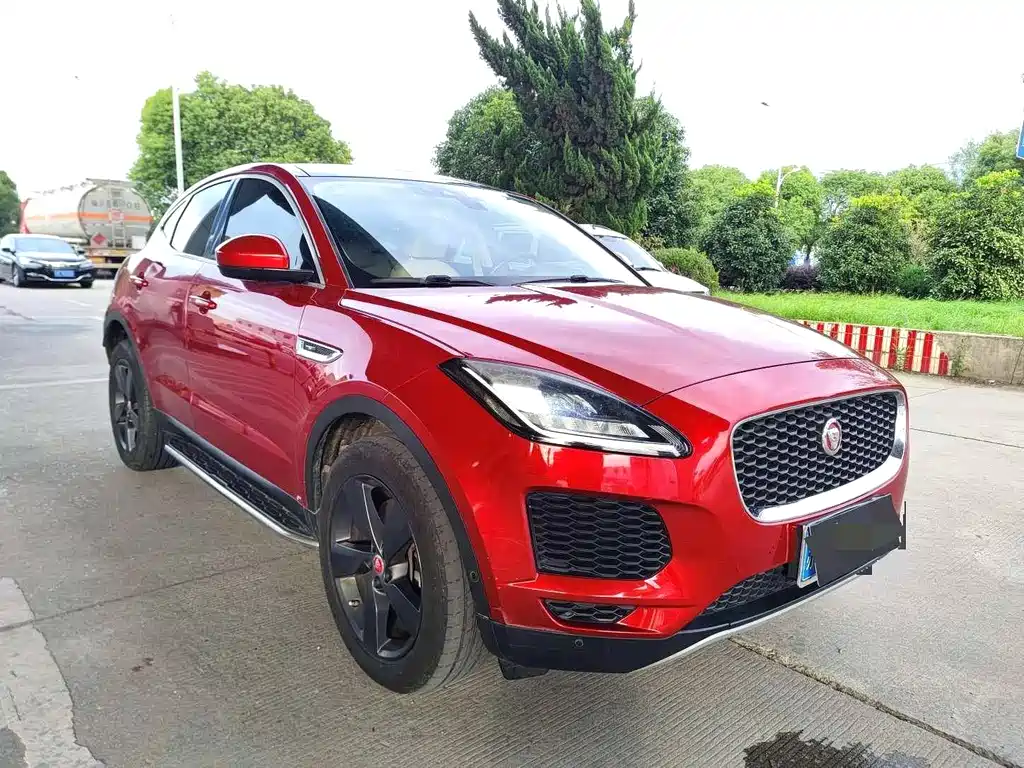 Jaguar E-PACE — фото 2