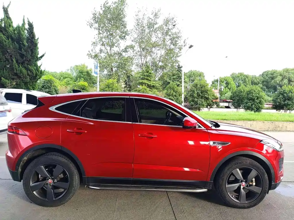 Jaguar E-PACE — фото 3