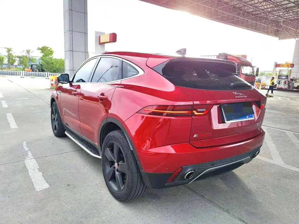 Jaguar E-PACE — фото 6