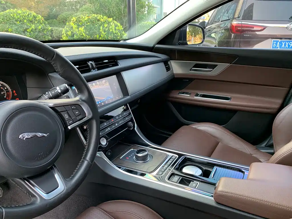 Jaguar XFL — фото 14