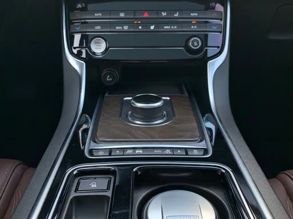 Jaguar XFL — фото 19