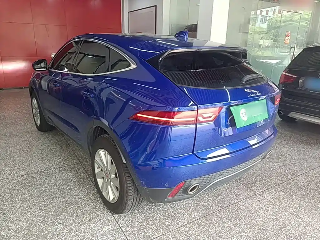 Jaguar E-PACE — фото 5