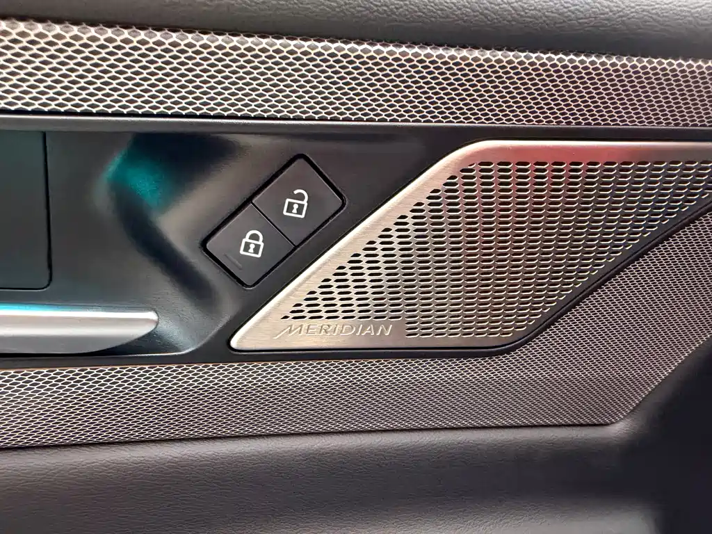 Jaguar XEL — фото 11