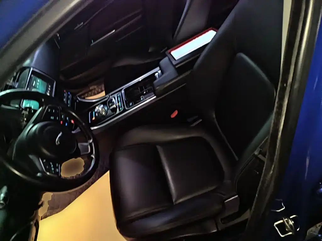 Jaguar XEL — фото 11