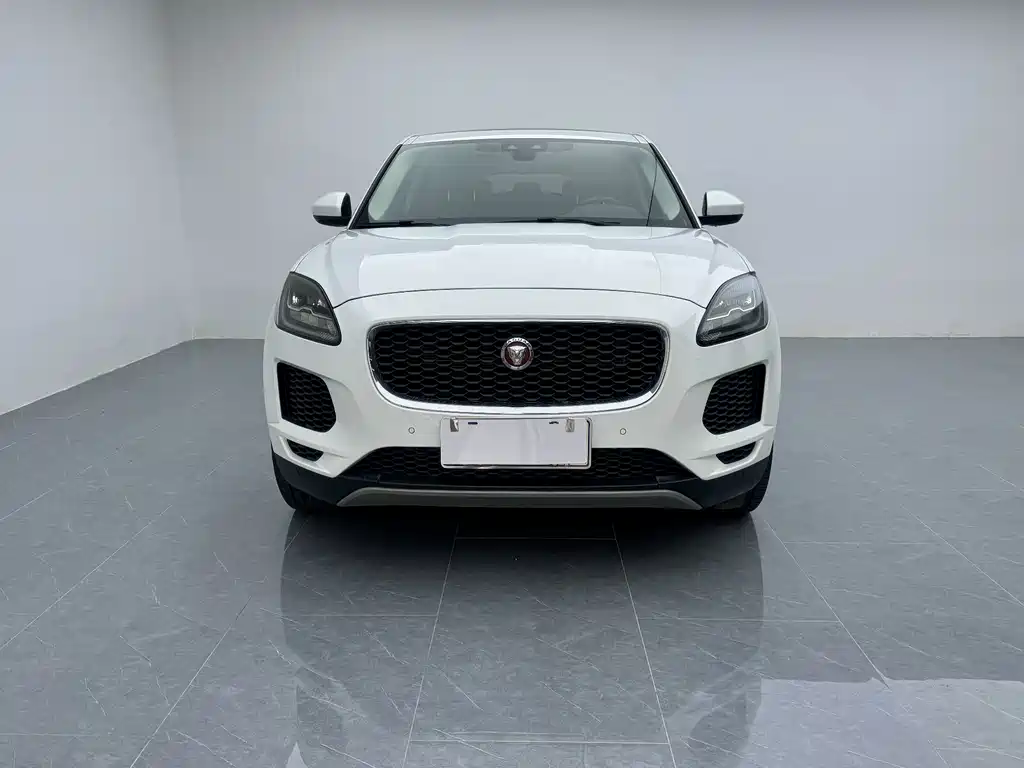 Jaguar E-PACE — фото 2