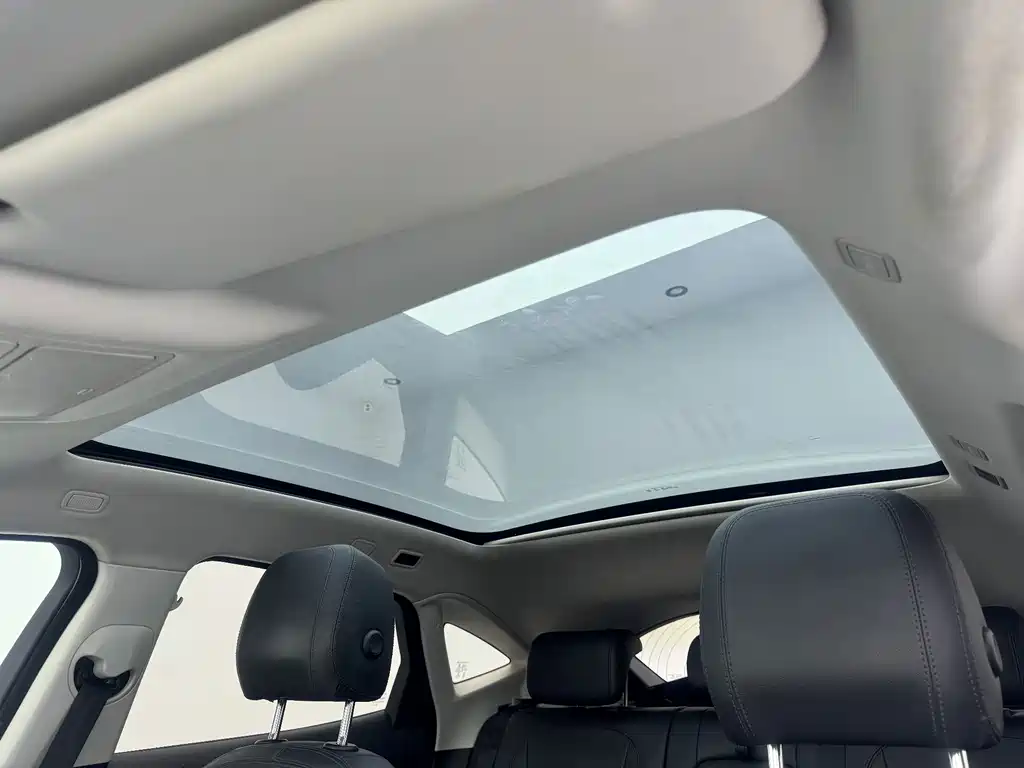 Jaguar E-PACE — фото 11