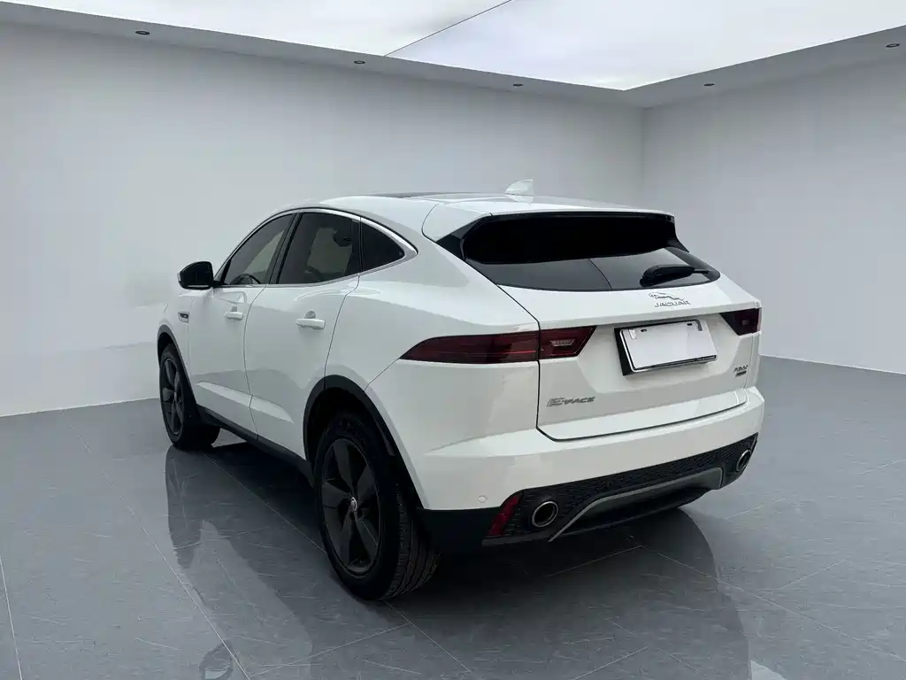 Jaguar E-PACE — фото 18