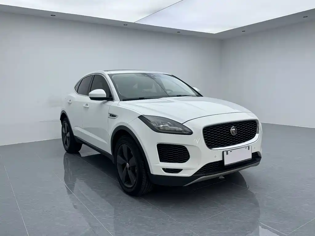 Jaguar E-PACE — фото 3