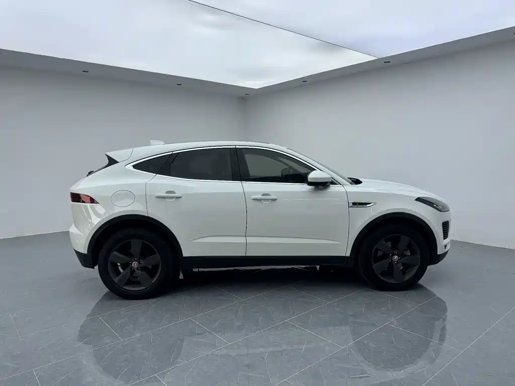 Jaguar E-PACE — фото 8