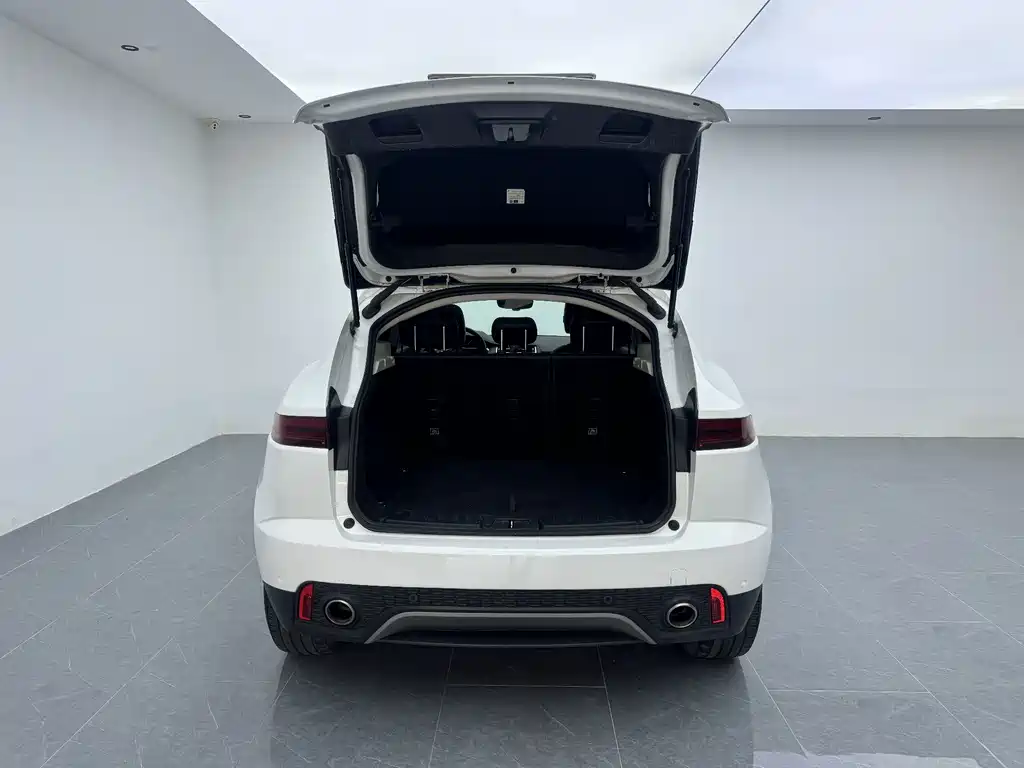 Jaguar E-PACE — фото 9